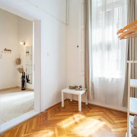 Very Central - Cozy Stay Budapest Exterior photo